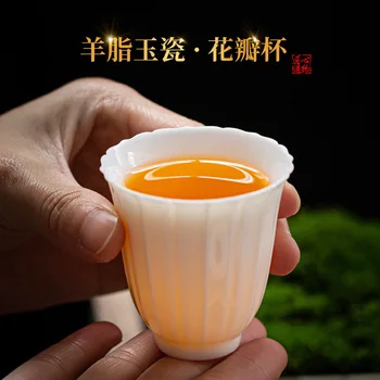 Dehua Beyaz Porselen Çay Fincanı Çin Çay Töreni Koyun Yağ Yeşim Porselen Oyma Petal Ana Bardak Jingdezhen Seramik Bardak